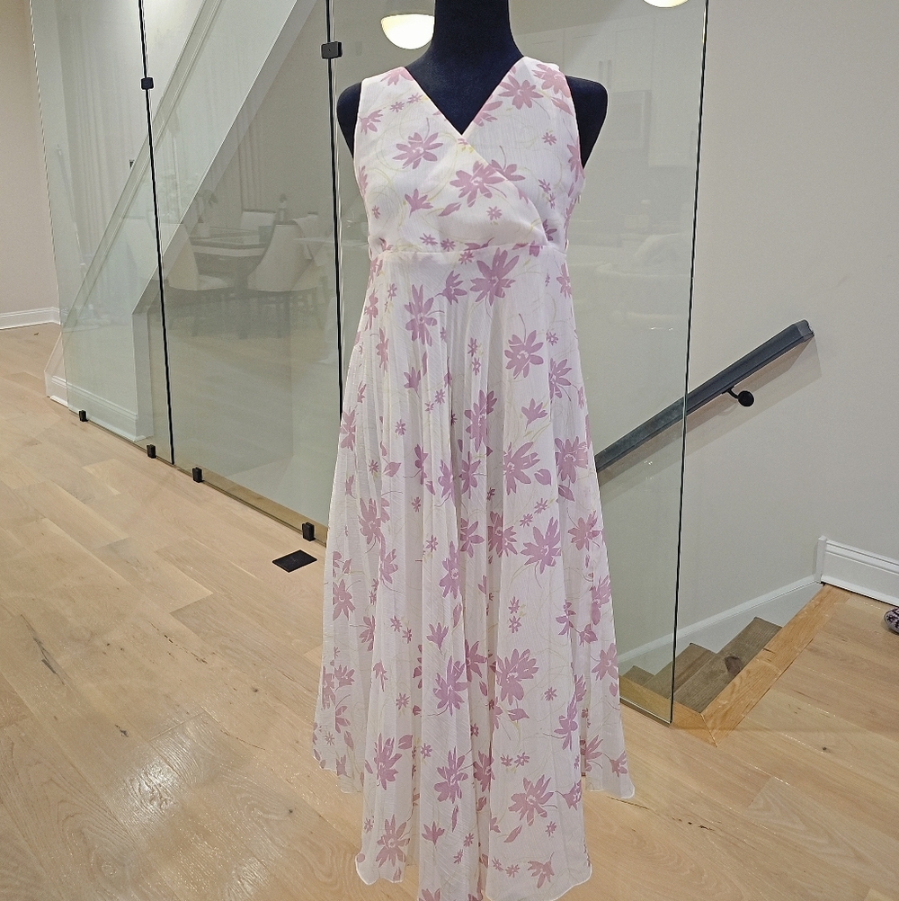 Feminime Sleeveless V-Neck White Midi Dress with Lilac Floral Print